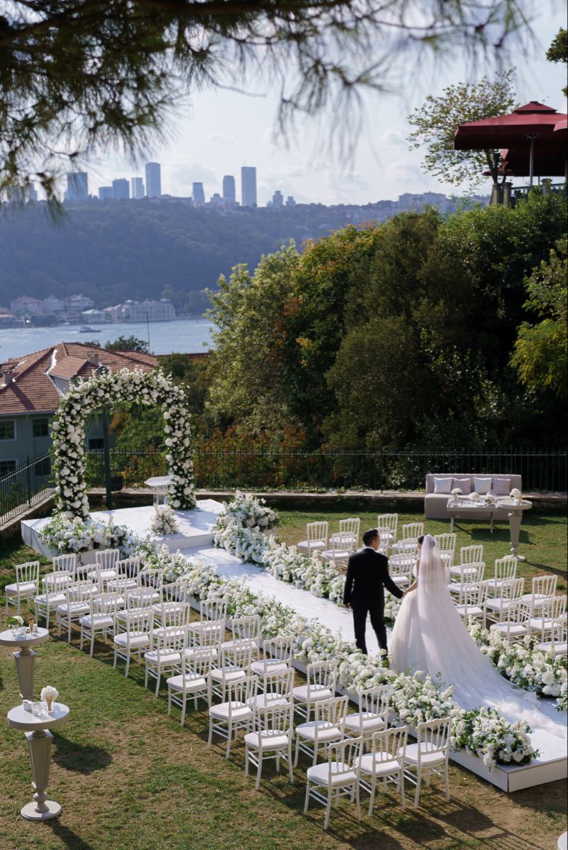 Boda civil en la terraza al aire libre