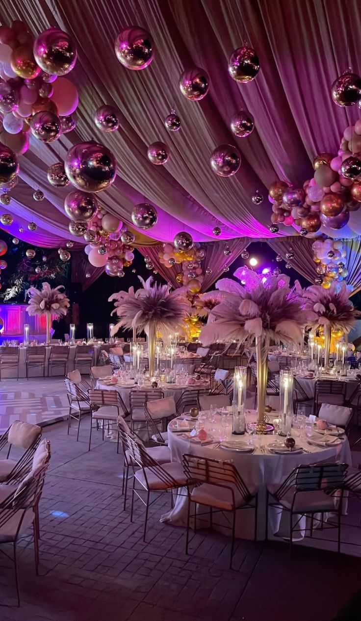 Celebración de XV años con decoración moderna